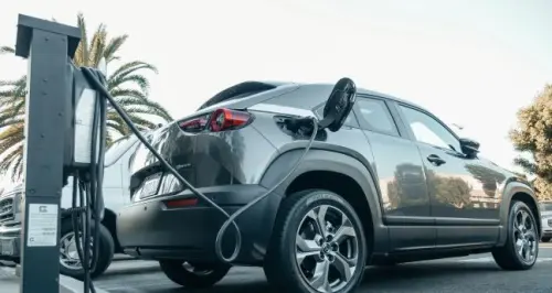 Asuransi Mobil Listrik Memangnya Ada? Simak Risikonya!